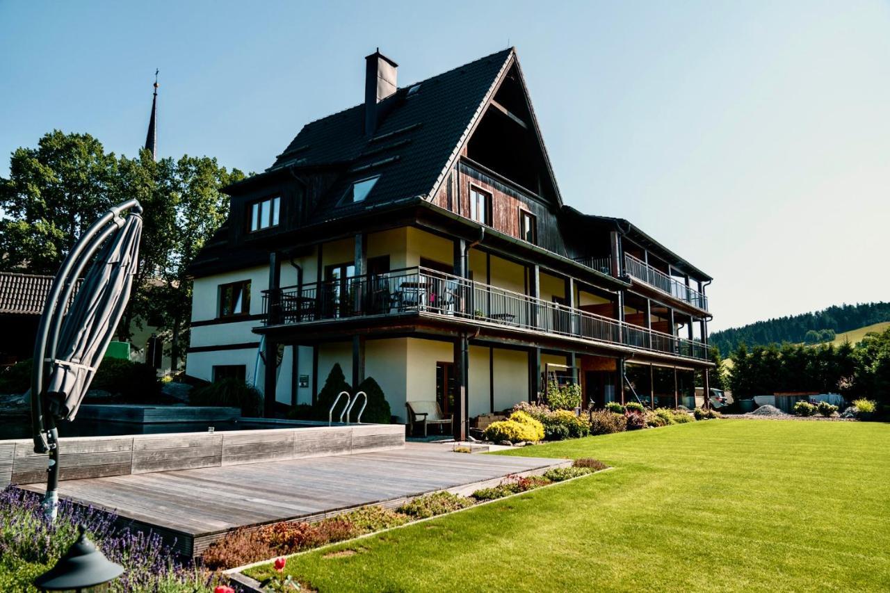 Hotel Penzion Frymburk Esterno foto